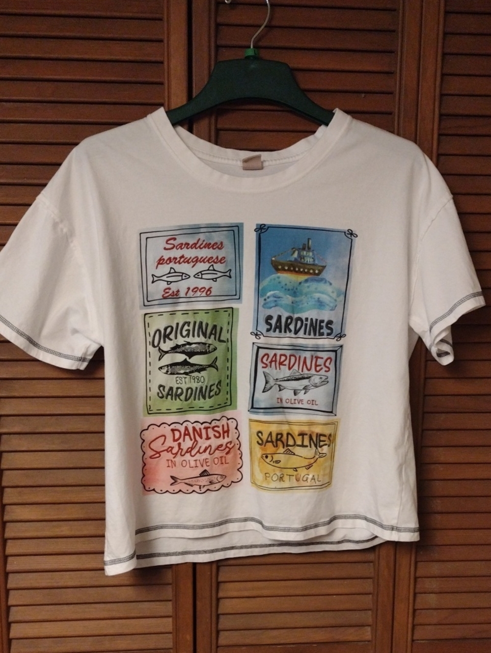White Woman's Large Short Sleeve Sardines Graphic Tee